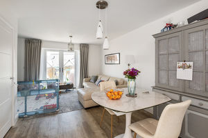 Living Room pic1- click for photo gallery